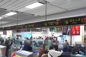 中国驻胡志明市总领馆提醒：无需向越南口岸公职人员支付“小费”视频封面