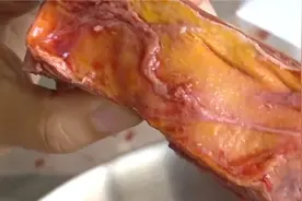 女子网购“黄膘牛肉”，炖了两个小时竟还没炖烂！这究竟咋回事？视频封面