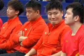 梁靖崑，亚运赛场偷笑！球迷调侃别憋出内伤，张本智和：这都怪我视频封面