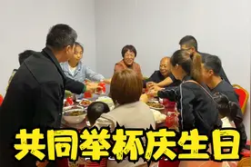 全家提前给婆婆过生日，几个孩子轮流送祝福，愿婆婆开心健康长寿视频封面