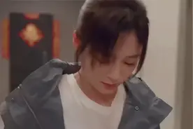 妻子半夜醉酒跑进丈夫前妻家，不料发现丈夫也在，立马酒醒视频封面