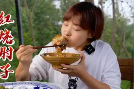 秋妹买四个猪蹄膀，回来弄个红烧肘子吃，香嫩耙糯太巴适了视频封面