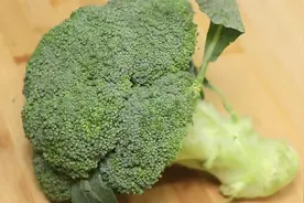 西兰花怎样炒才好吃？分享小技巧，脆嫩爽口，好吃入味，下饭解馋