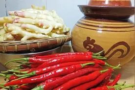 四川泡菜：泡仔姜和泡辣椒不烂不耙的几步关键做法，放几年不坏