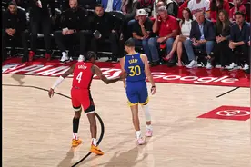 火箭10号签惊天交易！斯通‘钓大鱼’成功，NBA第一人视频封面