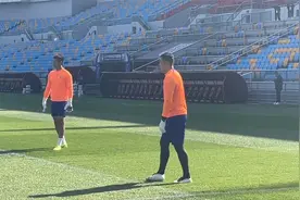 直击泰山队门将训练 王大雷云淡风轻秀脚法视频封面