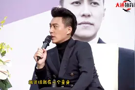 李健对话靳东，当你强大了，个子再高，导演也会找你拍戏