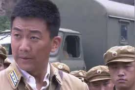 官大一级压死人，营长肩扛两杠三星，别人见他都得敬礼！