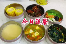 全职妈妈为高三的女儿送餐，每道菜都充满爱，今天又是美味的一餐