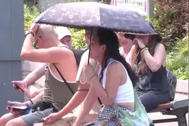 重庆发布高温红色预警 30个地区日最高气温将升至40℃以上视频封面