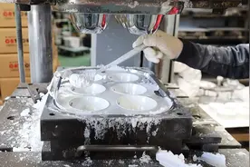 美耐皿碗制造全过程，原材料竟是三聚氰胺，人人嫌弃为何仍在用视频封面