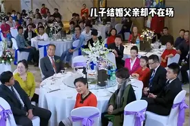 亲爸一身破烂入席儿子婚礼，谁知道儿媳敬完茶，父亲却哭了视频封面