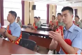 战友之间有一种信任叫“托孤”，看了视频，我还是感动的流泪了视频封面