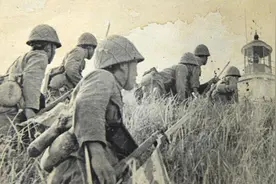 张学良44万东北军为何没打过1万日本关东军？这段视频让你明白！视频封面