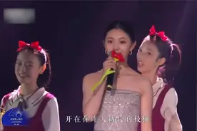 谋女郎刘浩存演唱《送你一朵小红花》，灵气满满，太甜了