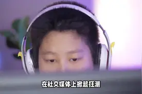谭竹大量生活照被曝光，和不同男生亲密合照，还在KTV当过陪酒女视频封面