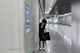 地铁站遇到的爱情  #缘分 #爱情 #情侣 #剧情视频封面