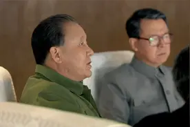 邓小平重新编写教材造福后代：再苦不能苦孩子，再穷不能穷教育