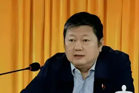 纵容“衙内腐败”，长沙市政协原主席范小新被公诉！视频封面