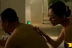 女星泳装场面：同样是泳装，江疏影一出场，看得张嘉译目瞪口呆！视频封面