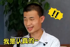 韦东奕采访被问：为什么手里总是拿着一袋馒头，耿直回答笑翻全场