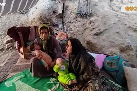 两个女人在山区独自带着2孩，大儿子发着高烧，漆黑的夜晚很无助视频封面