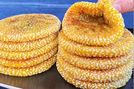 糯米饼这么做全家人抢着吃，酥香酥香的，冷热都好吃视频封面