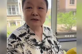 闺女问妈妈借1.5万买大鹅羽绒服！随即遭到东北妈妈的幽默嘲讽。视频封面