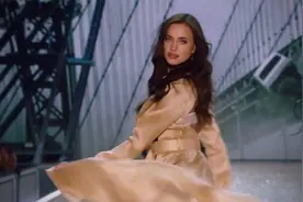 [完美身材]+[黑丝诱惑] 维多利亚的秘密内衣秀场精选视频封面