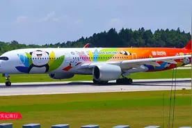 实拍成都天府机场飞机起降，两架山航波音738彩绘机硬核起飞视频封面