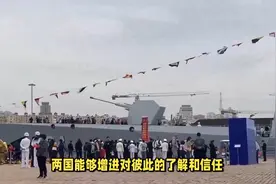 中国新任防长，首次出访，选择了越南，这身海军军装真亮眼！