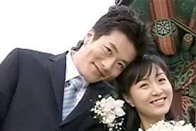 女孩背着家人跟男友登记结婚，妈妈知道后能受得了吗？视频封面