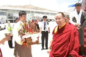 班禅额尔德尼•确吉杰布开启在藏履职办公社会调研和佛事活动视频封面