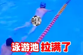 男子泳池内大便，后面还紧跟一人，真的拉满了！视频封面