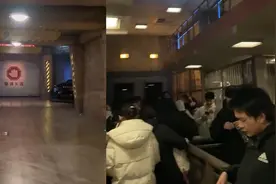 上海迪士尼“热力追踪”项目故障频发，游客排队4小时 迪士尼回应