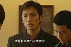 流氓上饭店收保护费，殊不知老板是退伍兵，碰上硬茬了视频封面