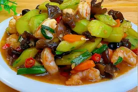 大虾和它一起炒简直就是绝配，做法简单易学，清脆鲜香，香辣开胃