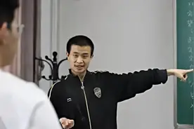网传“北大韦神”韦东奕被解雇？北大方面回应！视频封面
