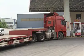 猜猜长途大货车加满油需要多少钱，再不努力，油都加不起了视频封面