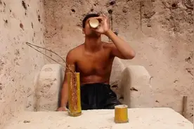 修房建房专挑白蚁窝，白蚁窝坚固的很舒服，真才是两个狠人视频封面