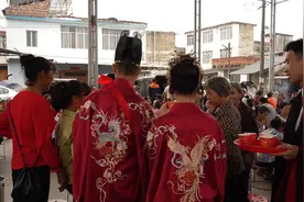 实拍广西农村结婚现场全过程，一桌18个菜摆60桌，人山人海好热闹视频封面