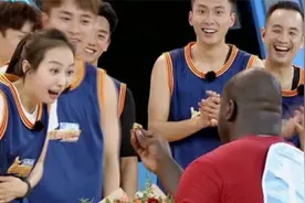 奥尼尔拿出总冠军戒指，下跪求婚宋茜，不料宋茜的反应太意外了视频封面