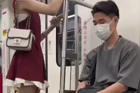 小伙坐地铁闻到恶臭，面对眼前的美女，他选择亲自下手视频封面