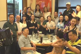 一群歌手饭局唱歌,惊艳全场视频封面