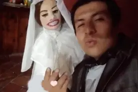 哥伦比亚男子发布自己与“布娃娃”结婚视频，称已经生了三个孩子视频封面