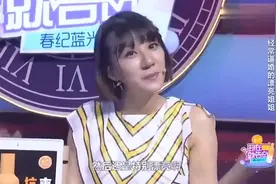 千万富婆逼婚小男友，男孩手捧玫瑰上场，现场登台丨告白视频封面