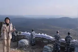 实拍歼-10战机投弹现场，精准摧毁目标，威力十分惊人视频封面