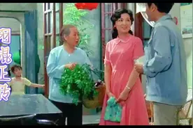 他有一个不太好听的外号叫阿混，原来他仗着自己的老子是厂长视频封面