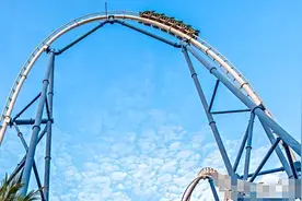 深圳欢乐谷过山车追尾，有游客称前一天已遇故障