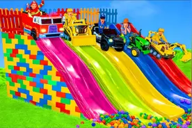 儿童趣味小乐园：孩子们开车玩具玩滑滑梯大挑战，谁会赢得胜利？视频封面